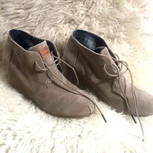 Tan Women’s Size W10 Toms Wedge Shoes